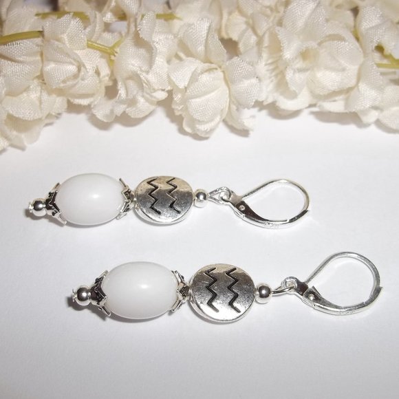 White & Silver Beaded Dangle Earring Handmade 4166 - Picture 4 of 8